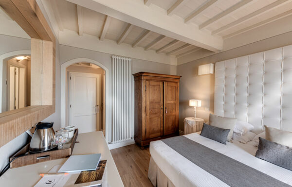 Standard Giardino Segreto e Torre Camaldoli