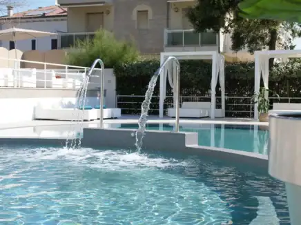 Oxygen Cycling Hotel